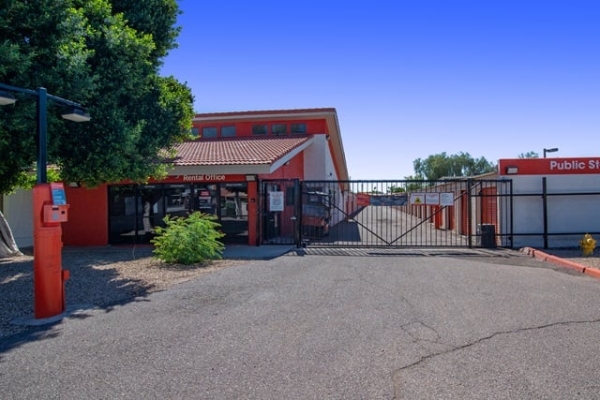 Facility photo: //images.sparefoot.com/medium/2143796913452b7e589.jpg