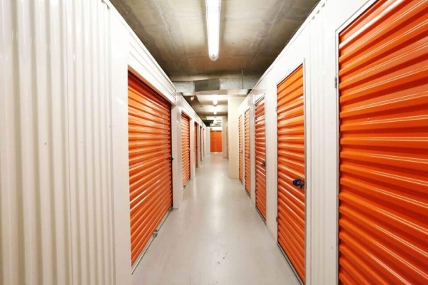 Facility photo: //images.sparefoot.com/medium/21438268af0a8b13ebc.jpg
