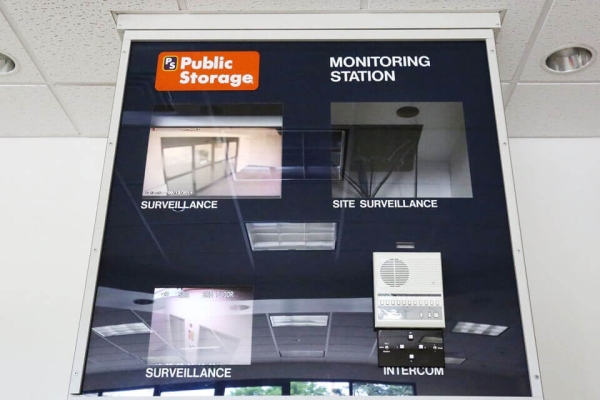 Facility photo: //images.sparefoot.com/medium/21438268af0a8d26a55.jpg