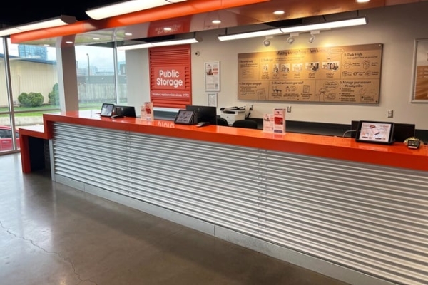 Facility photo: //images.sparefoot.com/medium/2143866883834684ea0.jpg