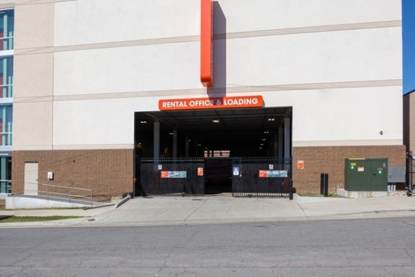 Facility photo: //images.sparefoot.com/medium/214386694bf4f731a78.jpg