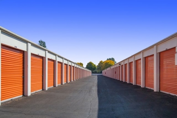 Facility photo: //images.sparefoot.com/medium/2143886877a74d4ee00.jpg