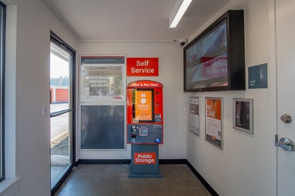 Facility photo: //images.sparefoot.com/medium/2143886898a1ccb9574.jpg