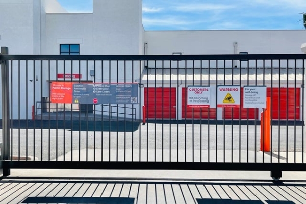 Facility photo: //images.sparefoot.com/medium/2144086955300ac3792.jpg