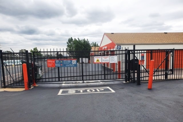 Facility photo: //images.sparefoot.com/medium/2144136899ed64e02d6.jpg