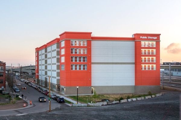 Facility photo: //images.sparefoot.com/medium/21441469650687c8e40.jpg