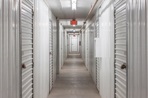 Facility photo: //images.sparefoot.com/medium/214417689c911525de6.jpg