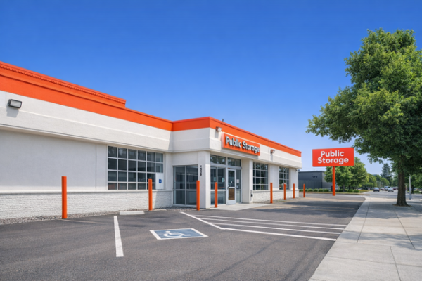 Storage Units at Public Storage - Portland - 6525 N Lombard Street - 6525 N Lombard Street