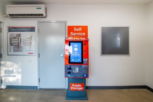Facility photo: //images.sparefoot.com/medium/2144196899ee823b824.jpg