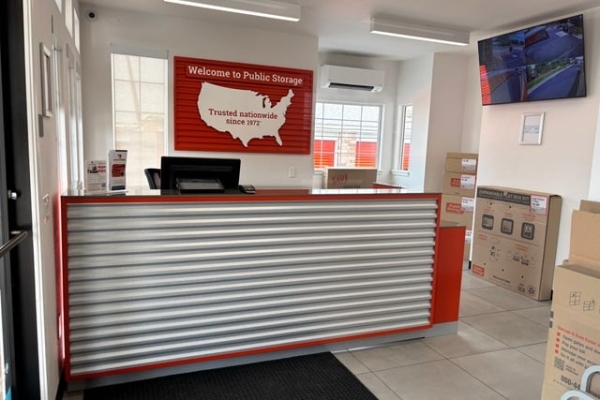 Facility photo: //images.sparefoot.com/medium/2144206977767769916.jpg