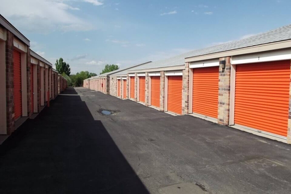 Facility photo: //images.sparefoot.com/medium/21442069f5fbcfcb609.jpg