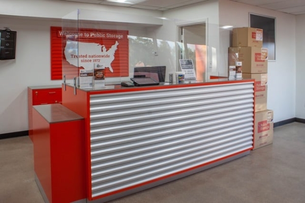 Facility photo: //images.sparefoot.com/medium/2144256880e06421eed.jpg
