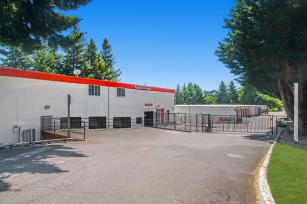 Facility photo: //images.sparefoot.com/medium/2144326877a718f3dfe.jpg