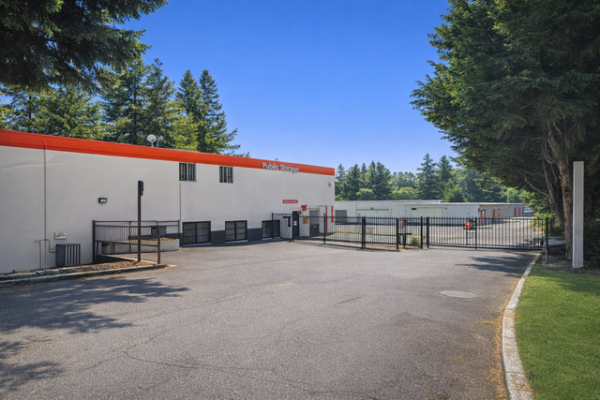 Facility photo: //images.sparefoot.com/medium/21443269f5fbbb3d388.jpg