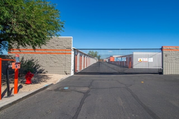 Facility photo: //images.sparefoot.com/medium/214434689c90b189f01.jpg