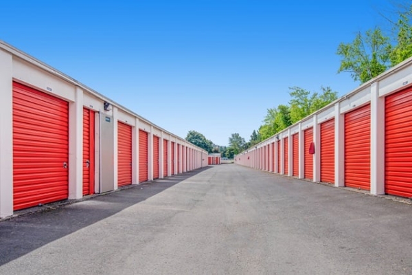 Facility photo: //images.sparefoot.com/medium/214437687b9d5098457.jpg