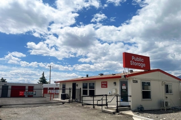 Facility photo: //images.sparefoot.com/medium/2144406890b3b7736e8.jpg