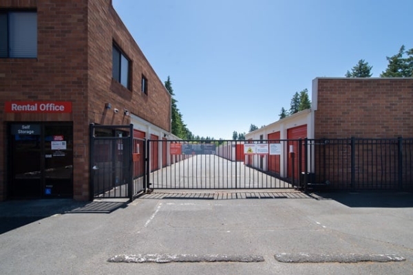 Facility photo: //images.sparefoot.com/medium/214442688cbf3f48415.jpg