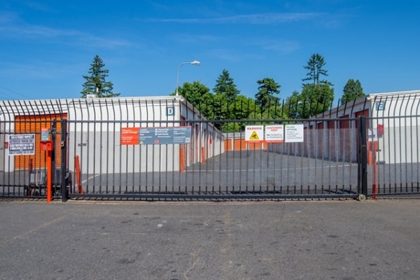 Storage Units at Public Storage - Portland - 2542 SE 105th Ave - 2542 SE 105th Ave