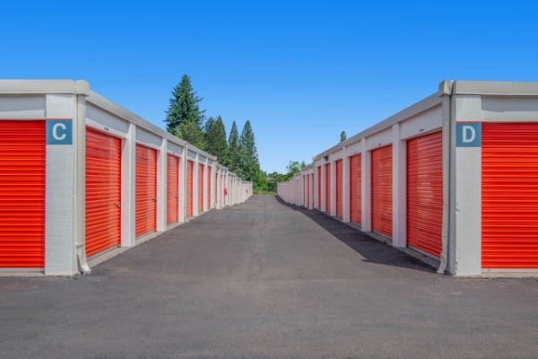 Facility photo: //images.sparefoot.com/medium/214444687b9ccae8a2b.jpg
