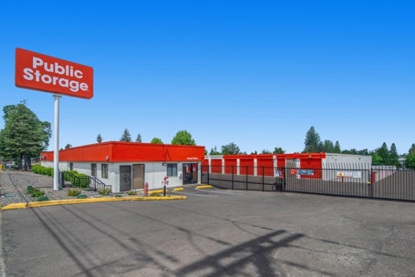 Storage Units at Public Storage - Gresham - 1421 E Powell Blvd - 1421 E Powell Blvd