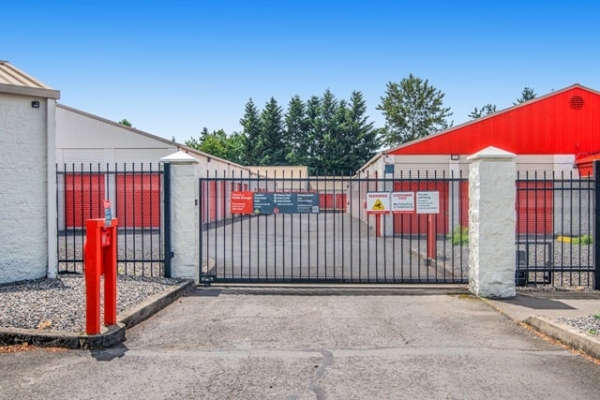 Facility photo: //images.sparefoot.com/medium/214447697383a9e9bbe.jpg