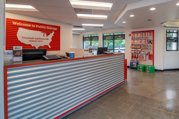 Facility photo: //images.sparefoot.com/medium/21444769e77cffe19f8.jpg