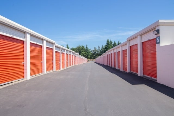 Facility photo: //images.sparefoot.com/medium/2144506877a6c0204af.jpg