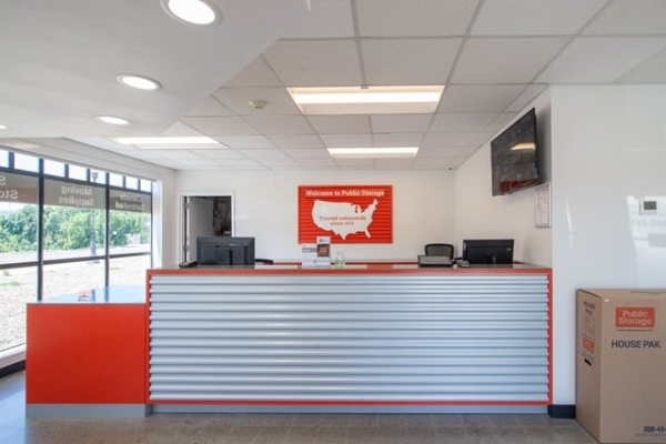 Facility photo: //images.sparefoot.com/medium/214450692b04230df69.jpg