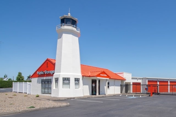 Facility photo: //images.sparefoot.com/medium/2144506991d604c3de3.jpg