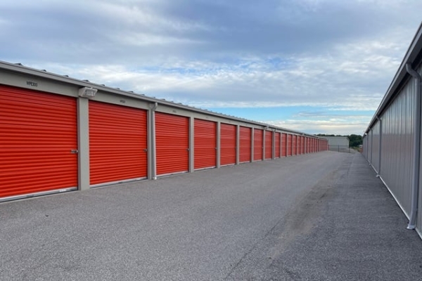 Facility photo: //images.sparefoot.com/medium/214477687b9c33d782e.jpg