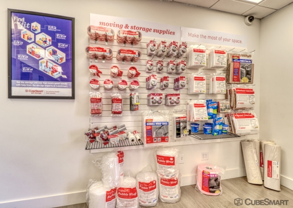 Facility photo: //images.sparefoot.com/medium/2145266883218f802ed.jpg