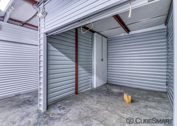 Facility photo: //images.sparefoot.com/medium/2145286880a33b9ece5.jpg
