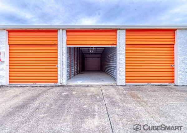 Storage Units at CubeSmart Self Storage - Dickinson - 3817 Gulf Freeway