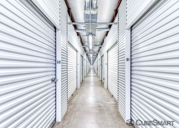 Facility photo: //images.sparefoot.com/medium/214540693d3f23e12c4.jpg