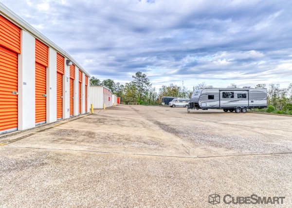 Facility photo: //images.sparefoot.com/medium/214542688b3e588361a.jpg