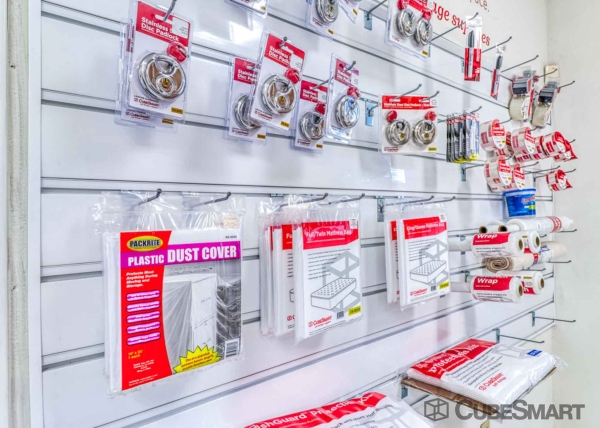 Facility photo: //images.sparefoot.com/medium/214543687f676748880.jpg