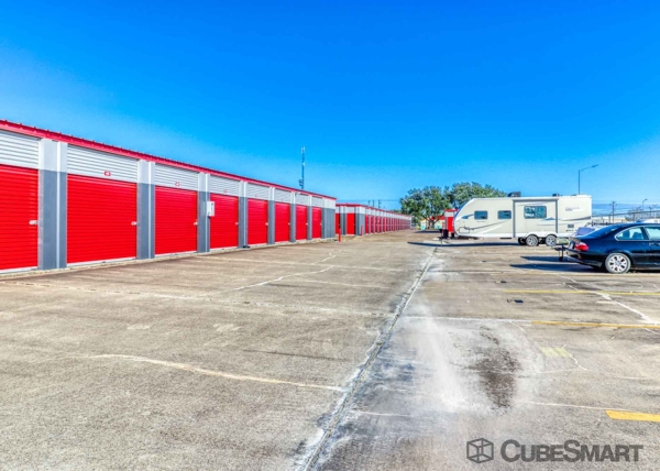 Storage Units at CubeSmart Self Storage - Victoria - 3803 Navarro St