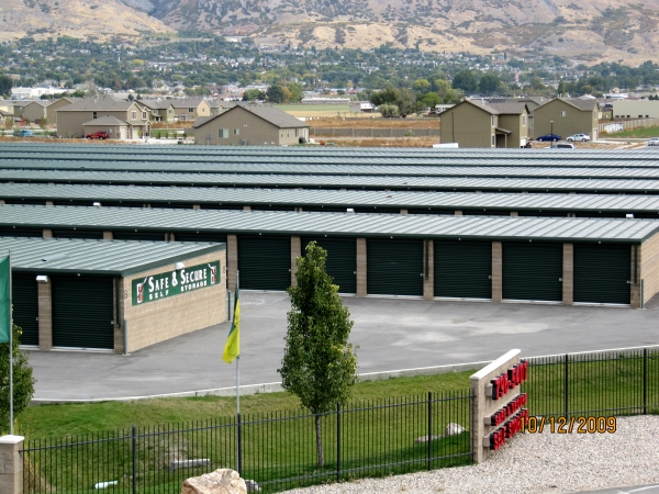 Facility photo: //images.sparefoot.com/medium/2145905e0f71593fc7a.jpg