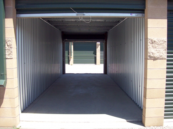 Facility photo: //images.sparefoot.com/medium/2145905e0f71632a75e.jpg