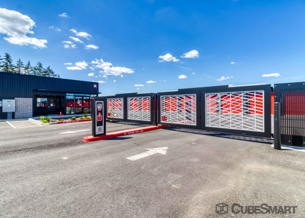 Facility photo: //images.sparefoot.com/medium/2145996a44f47f2da0b.jpg