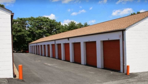 Facility photo: //images.sparefoot.com/medium/2146025f6cef3de6502.jpg