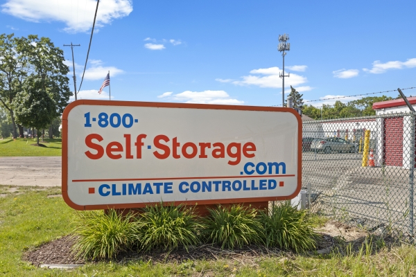 Facility photo: //images.sparefoot.com/medium/2146536a21a32a47b43.jpg