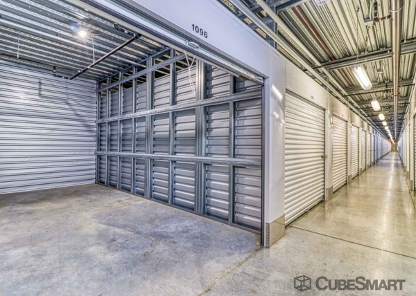 Facility photo: //images.sparefoot.com/medium/214658688341f88d866.jpg