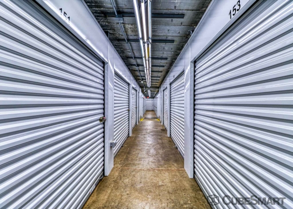 Facility photo: //images.sparefoot.com/medium/214673687f4999159f0.jpg