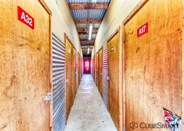 Facility photo: //images.sparefoot.com/medium/214683687f4a70460c7.jpg
