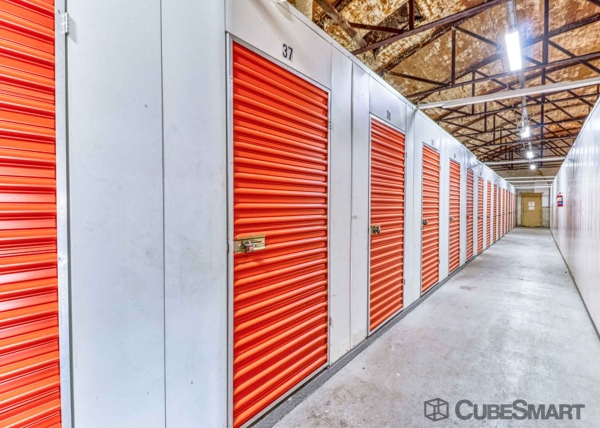 Facility photo: //images.sparefoot.com/medium/2146846880953552ef4.jpg