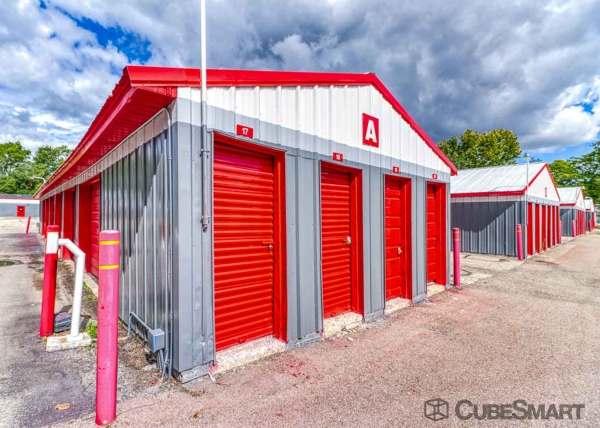 Facility photo: //images.sparefoot.com/medium/2146846881ed1c9b2a4.jpg