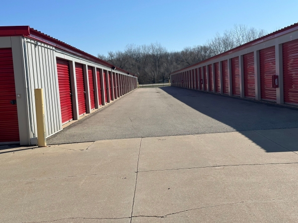 Facility photo: //images.sparefoot.com/medium/2146936a0b85692a29b.jpg