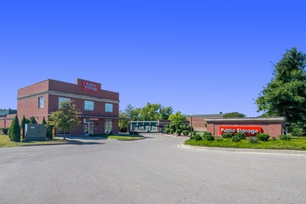 Facility photo: //images.sparefoot.com/medium/214711689355c108287.jpg